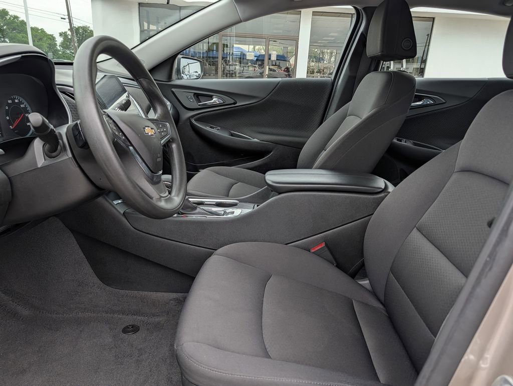 Used 2025 Chevrolet Malibu LT image 25