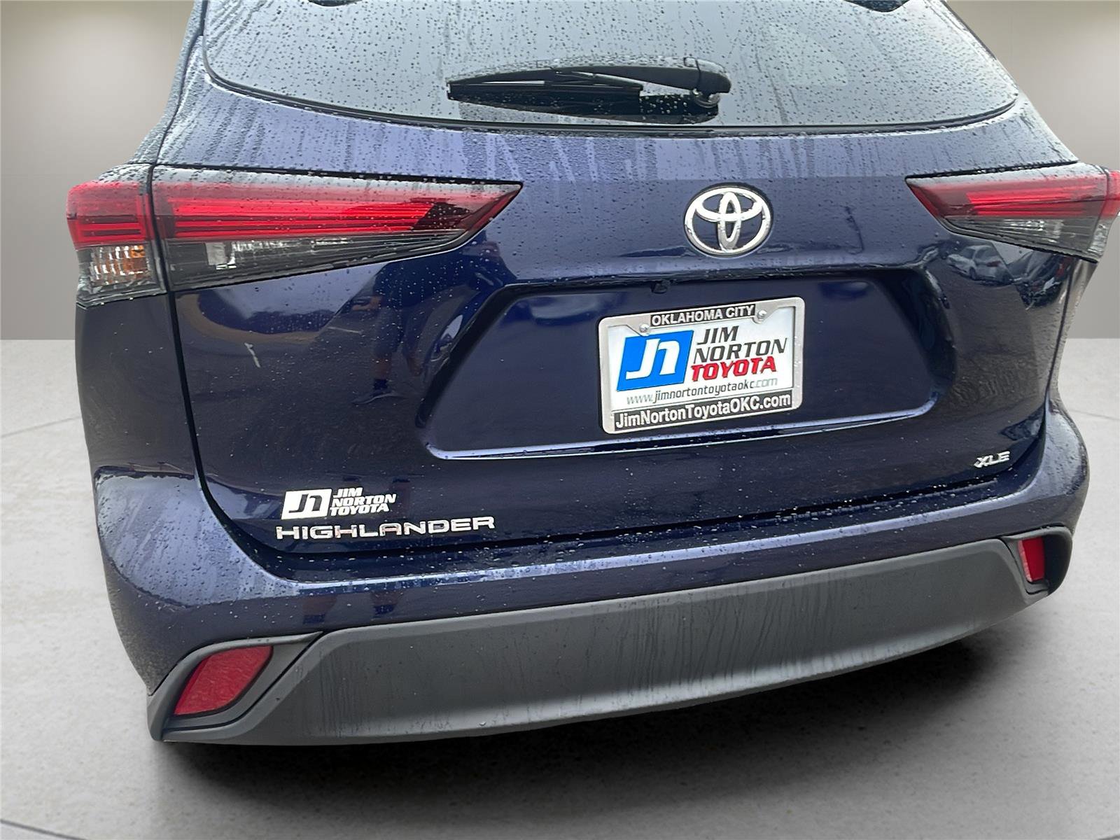 Used 2025 Toyota Highlander XLE image 12