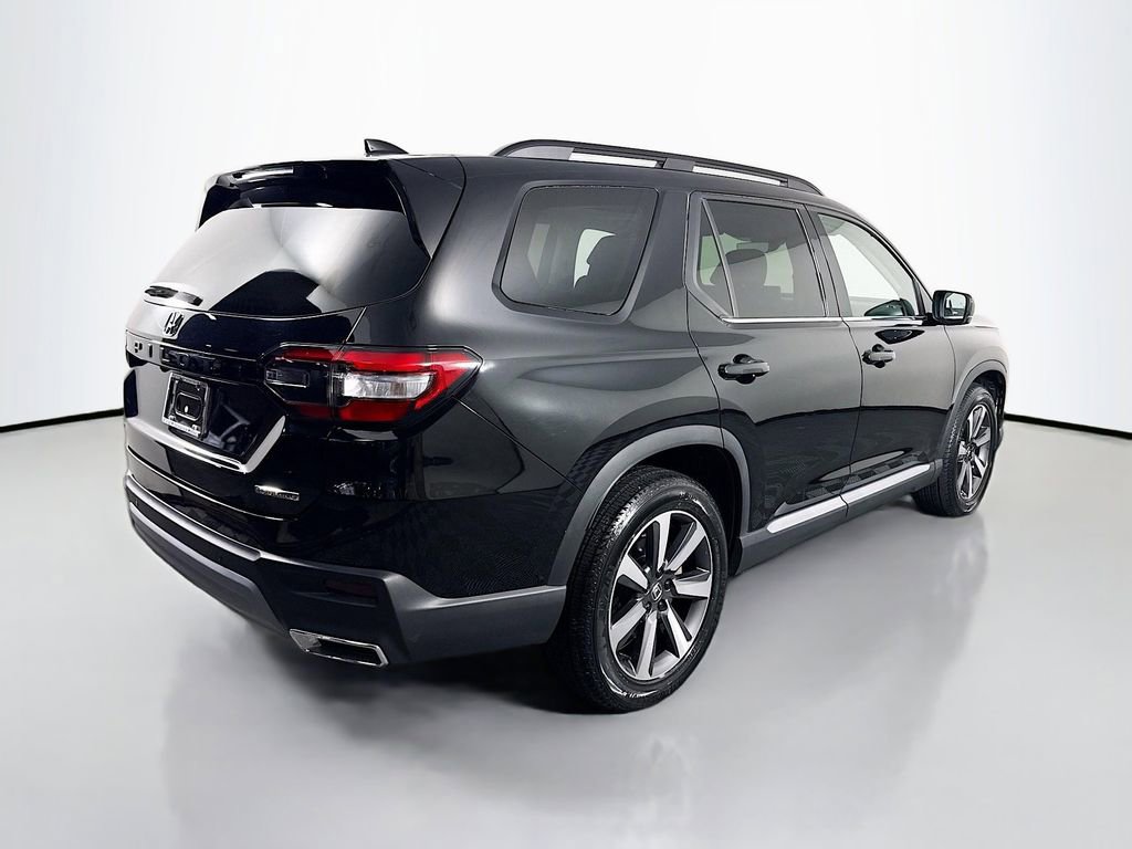 Certified 2023 Honda Pilot Touring image 7
