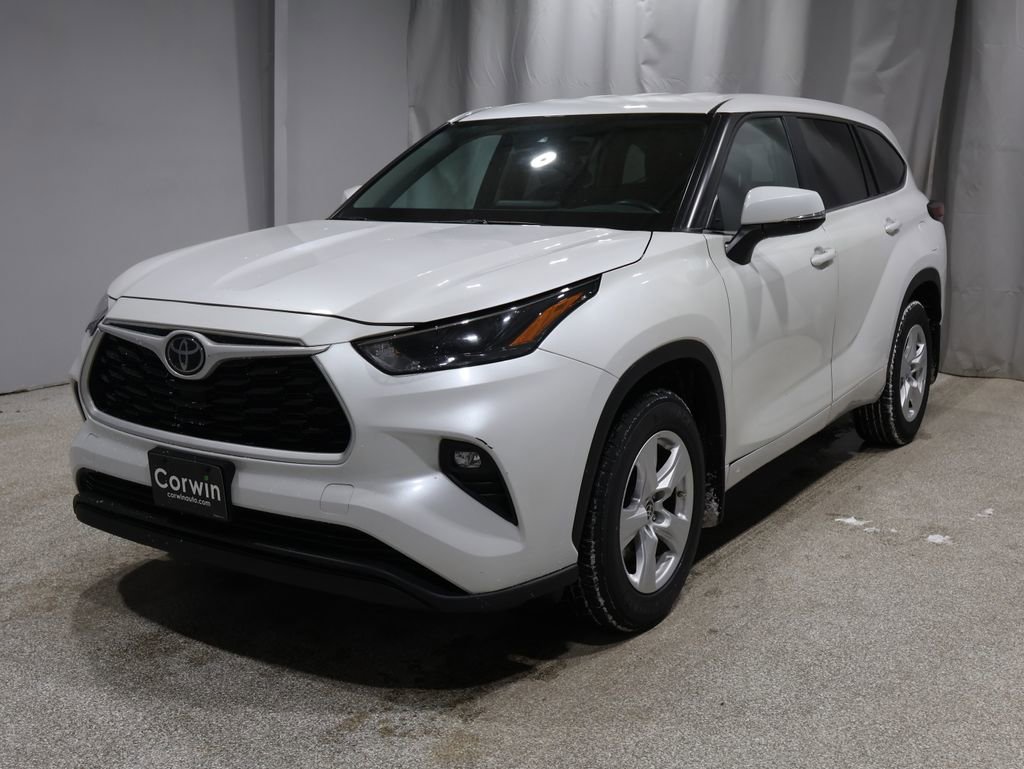 Used 2024 Toyota Highlander LE image 6