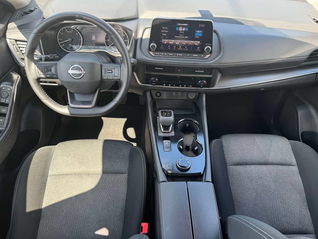 Used 2025 Nissan Rogue SV AWD/4WD image 12