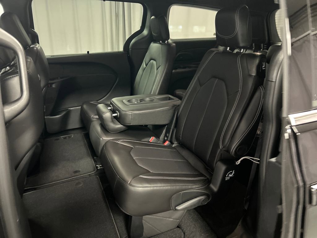 New 2027 Chrysler Pacifica Select FWD image 21