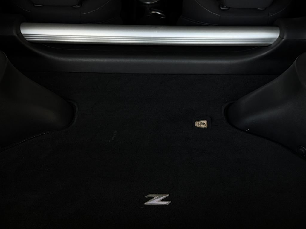 Used 2016 Nissan 370Z Coupe RWD image 17