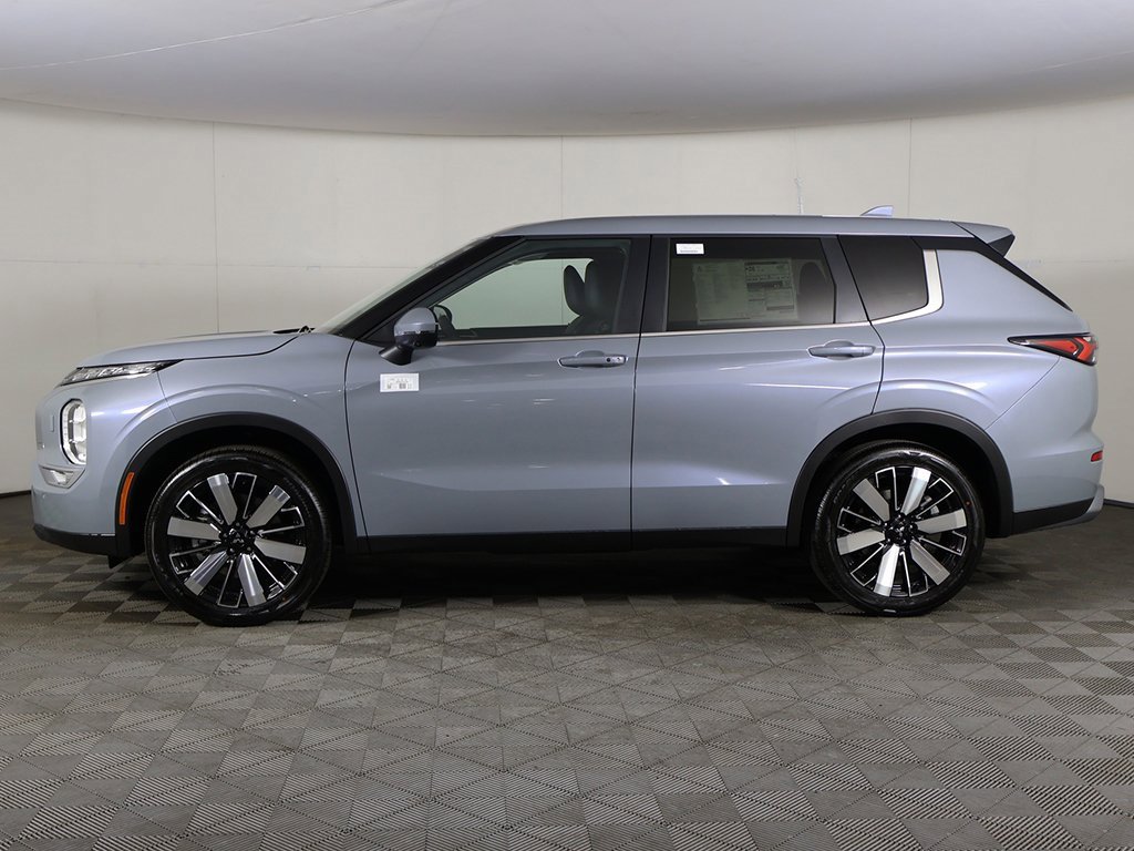 New 2025 Mitsubishi Outlander SE image 19
