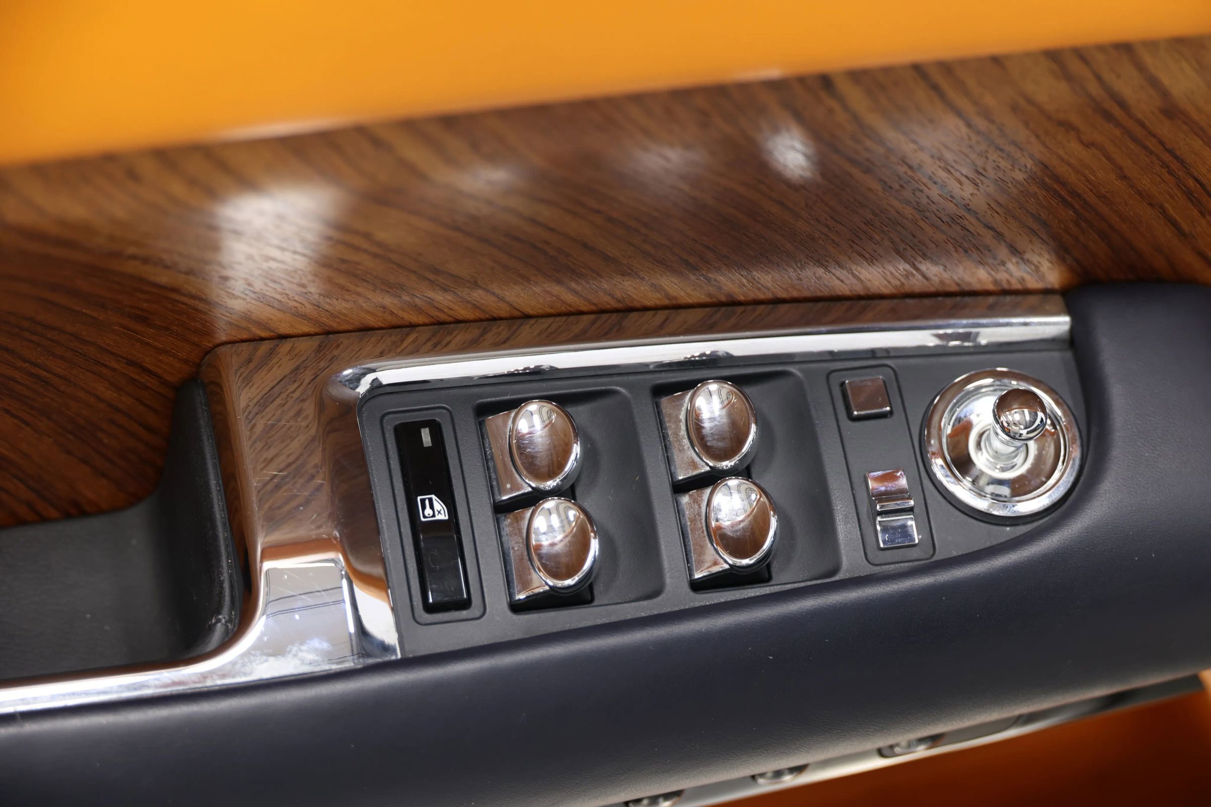 Used 2016 Rolls-Royce Dawn image 16