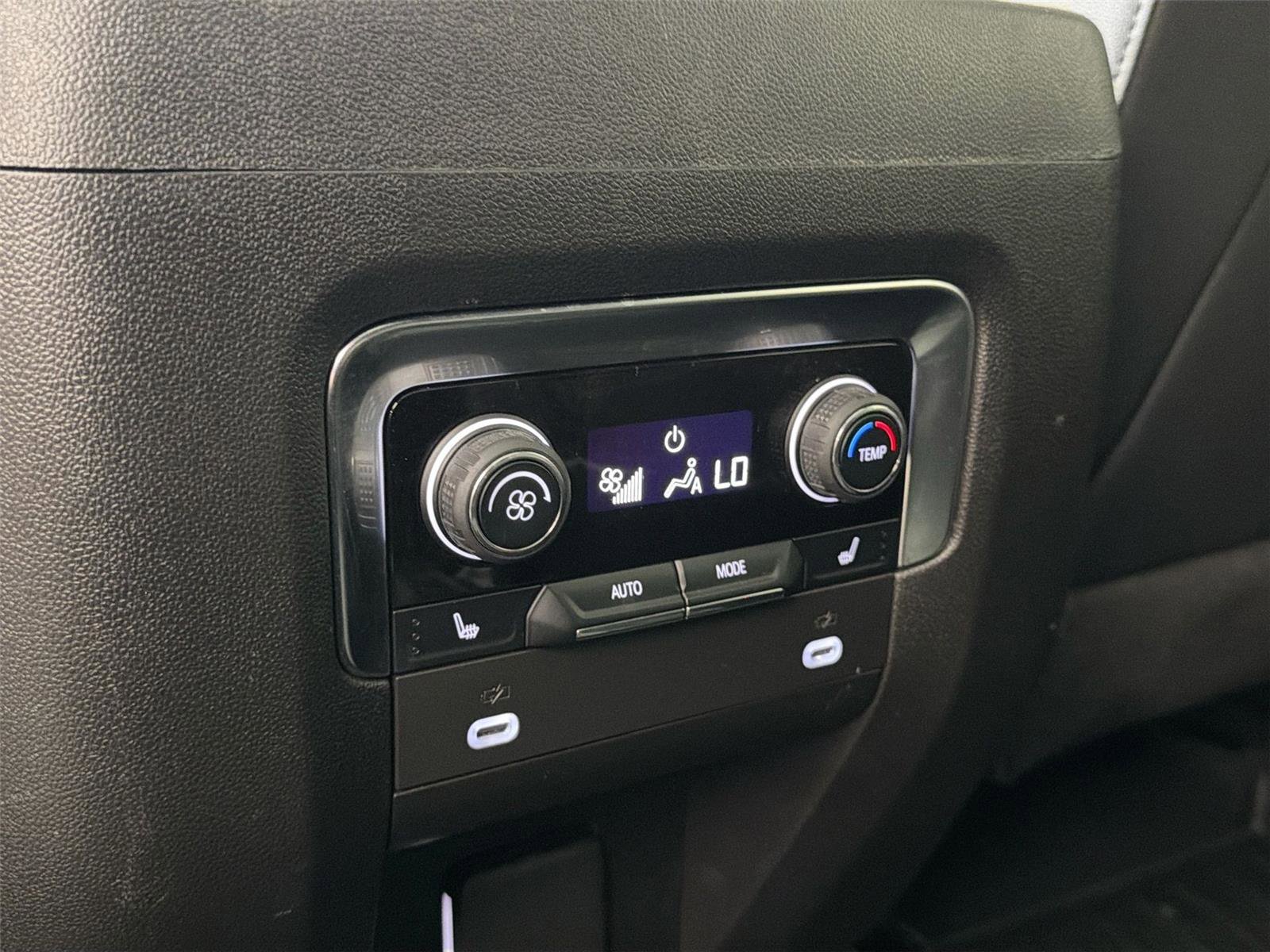 Used 2024 Chevrolet Suburban High Country image 26