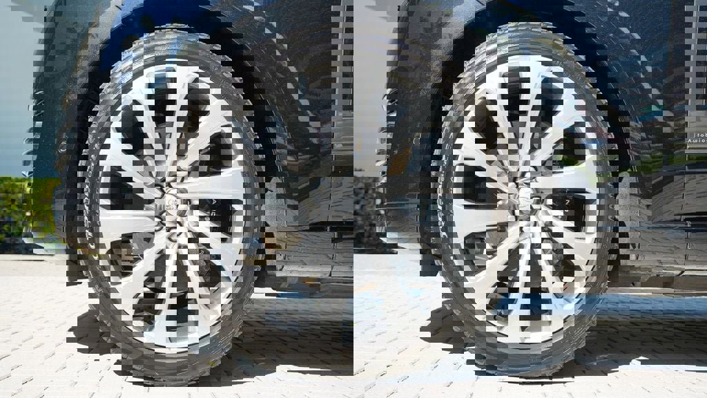 Used 2023 Land Rover Range Rover Long Wheelbase Autobiography image 11