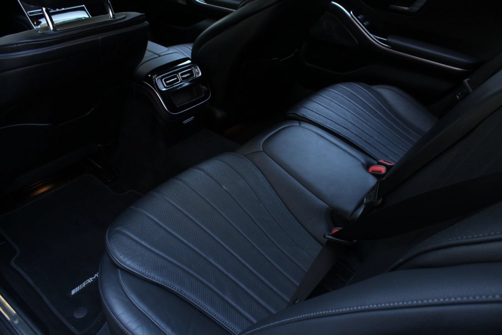 Used 2022 Mercedes-Benz S 580 4MATIC Sedan w/ AMG Line Package image 20