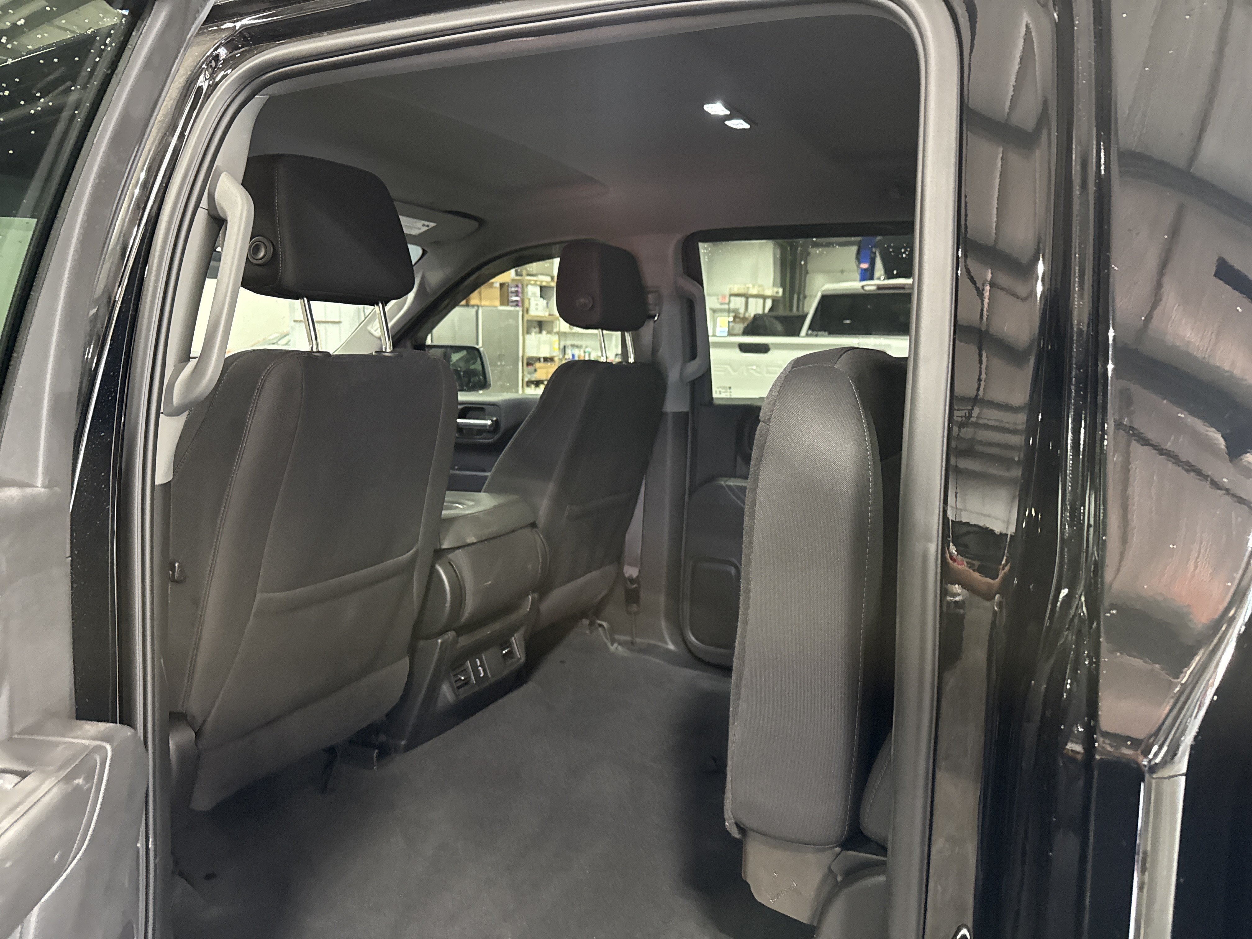 Used 2025 Chevrolet Silverado 1500 Custom Trail Boss w/ LPO, Dark Essentials Package AWD/4WD image 8