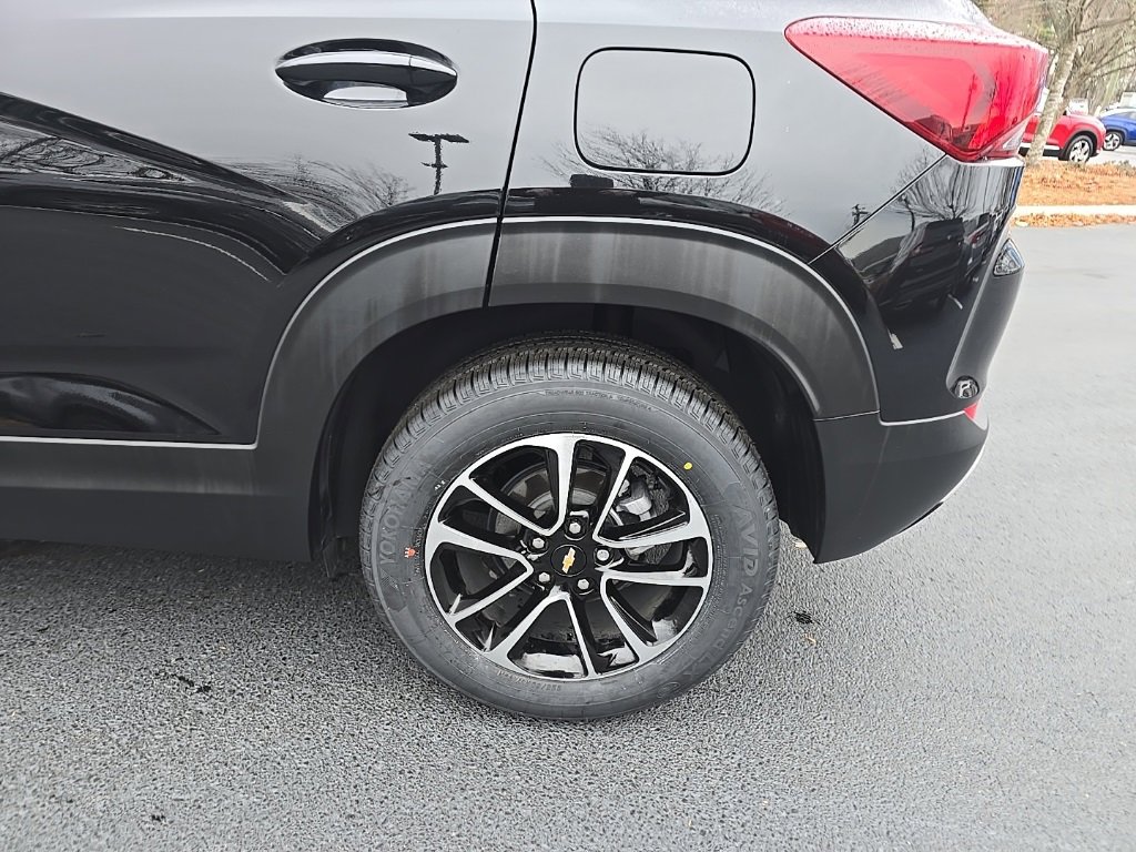 Used 2025 Chevrolet TrailBlazer LT w/ Driver Confidence Package image 4