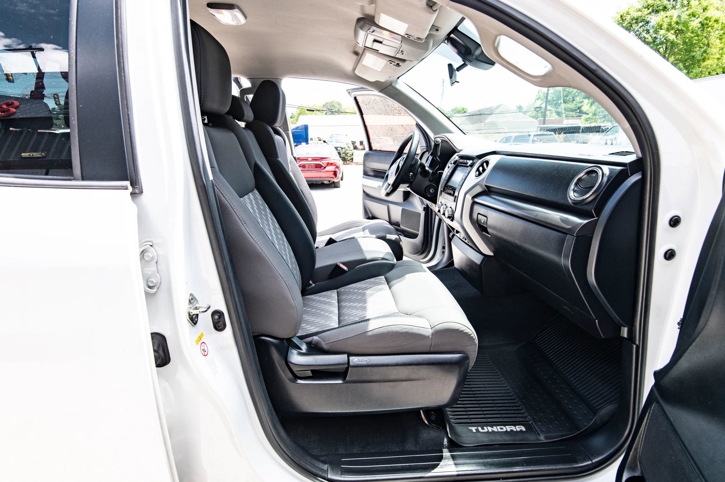 Used 2018 Toyota Tundra SR5 RWD image 38