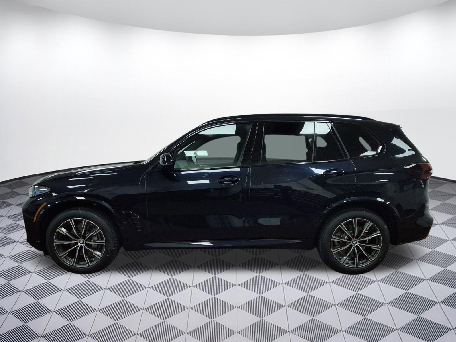 Used 2026 BMW X5 xDrive40i w/ M Sport Package AWD/4WD image 2