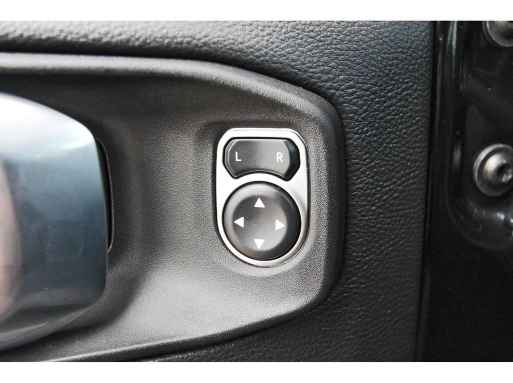 Used 2021 Jeep Wrangler Unlimited Sahara AWD/4WD image 17