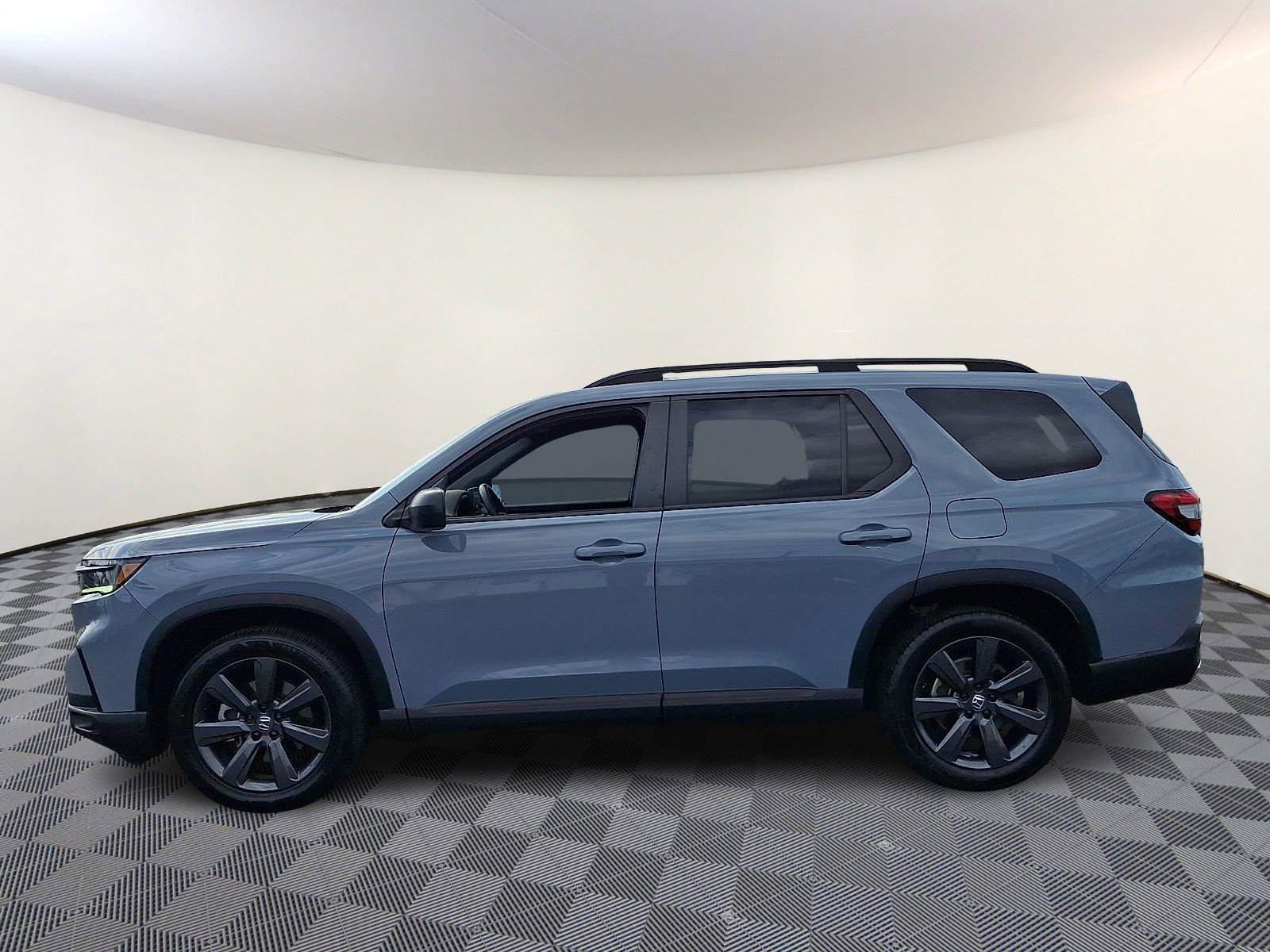 Used 2025 Honda Pilot Sport image 4