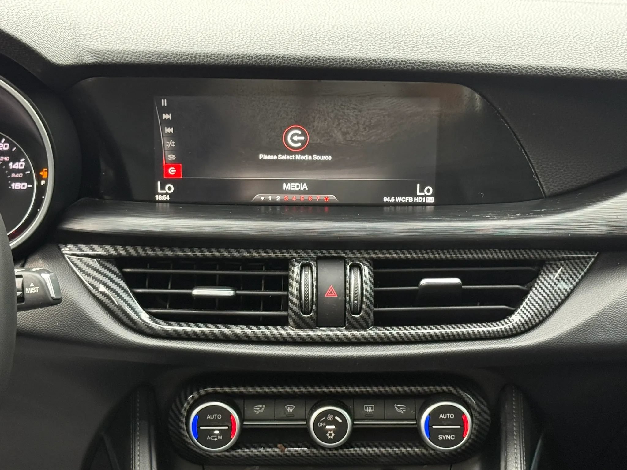 Used 2018 Alfa Romeo Stelvio AWD image 9