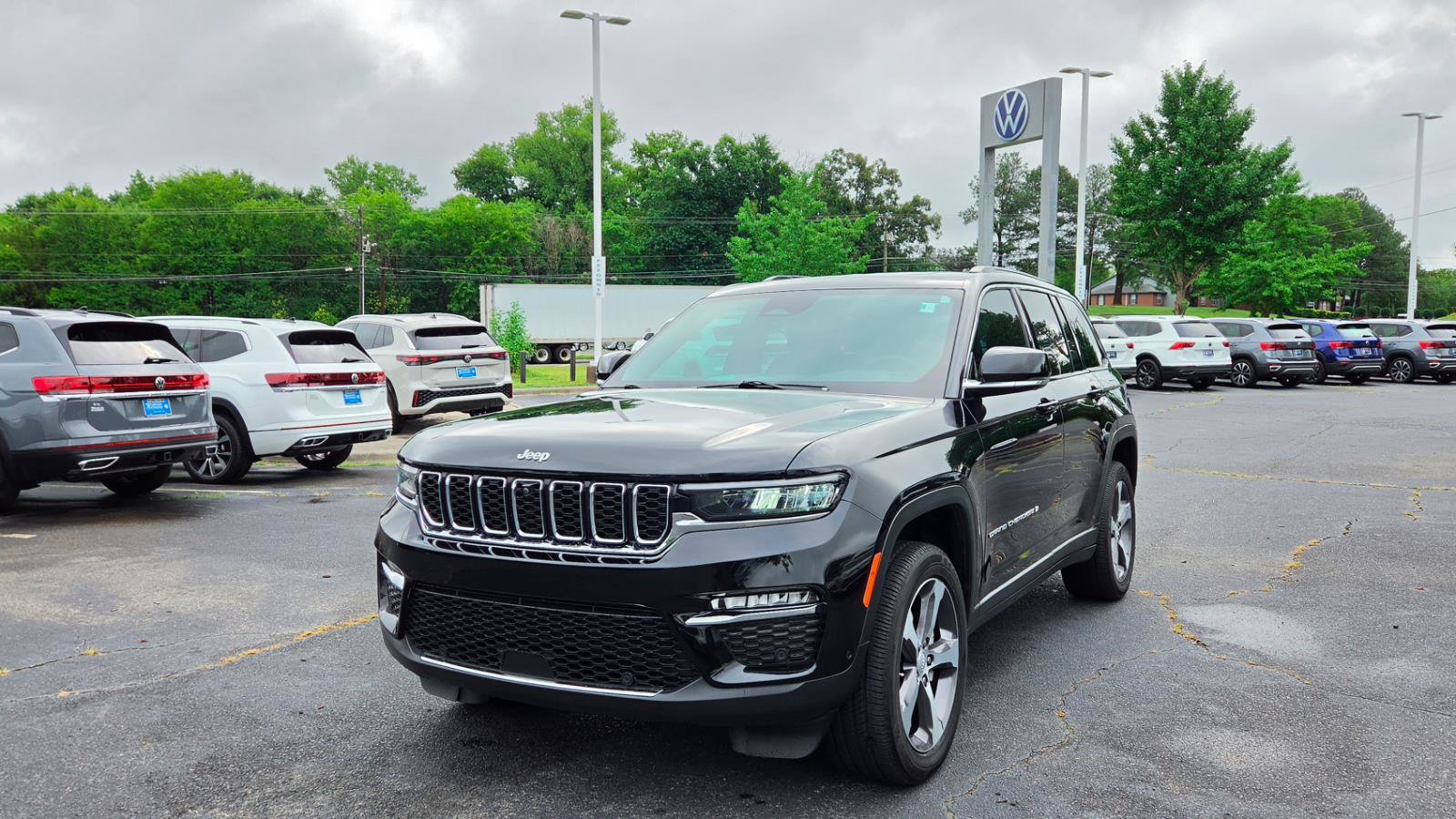 Used 2025 Jeep Grand Cherokee Limited w/ Luxury Tech Group II RWD image 10