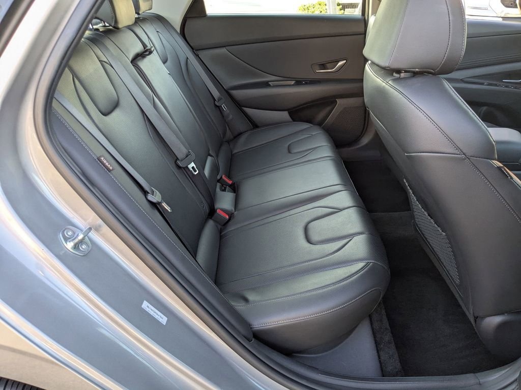 Used 2025 Hyundai Elantra Limited image 30