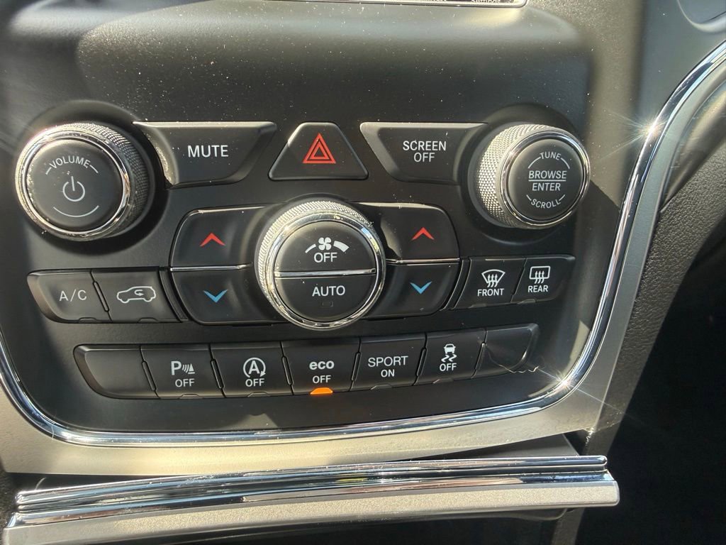 Used 2018 Jeep Grand Cherokee Laredo AWD/4WD image 19