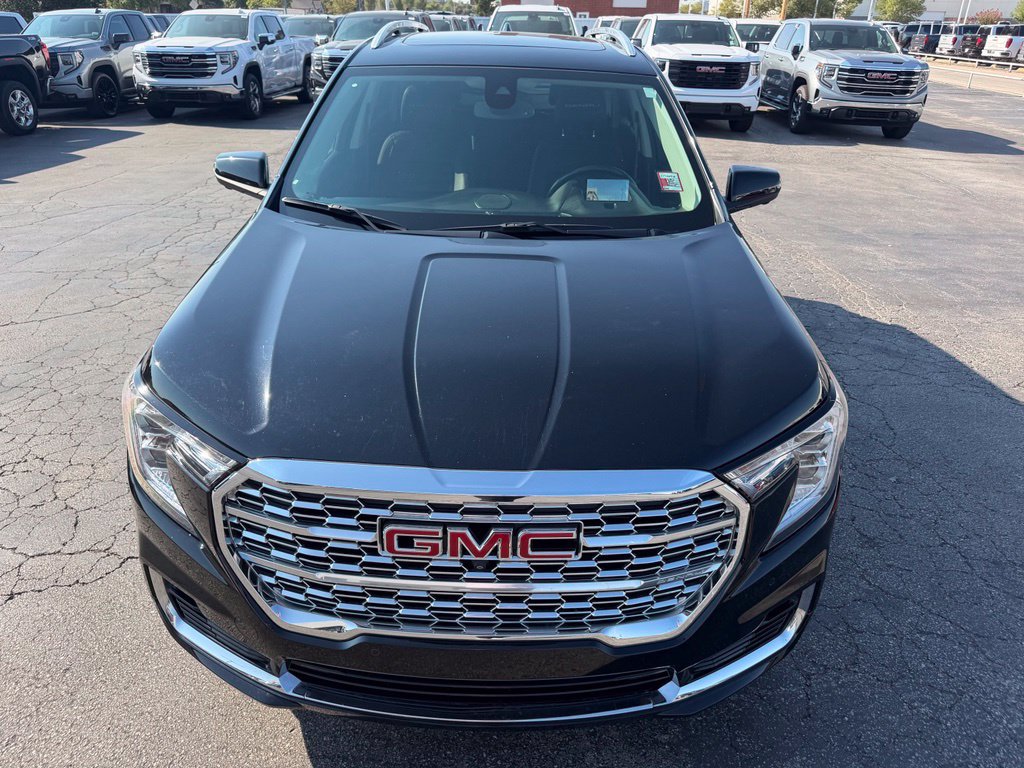 Used 2022 GMC Terrain Denali w/ Black Diamond Edition AWD/4WD image 9