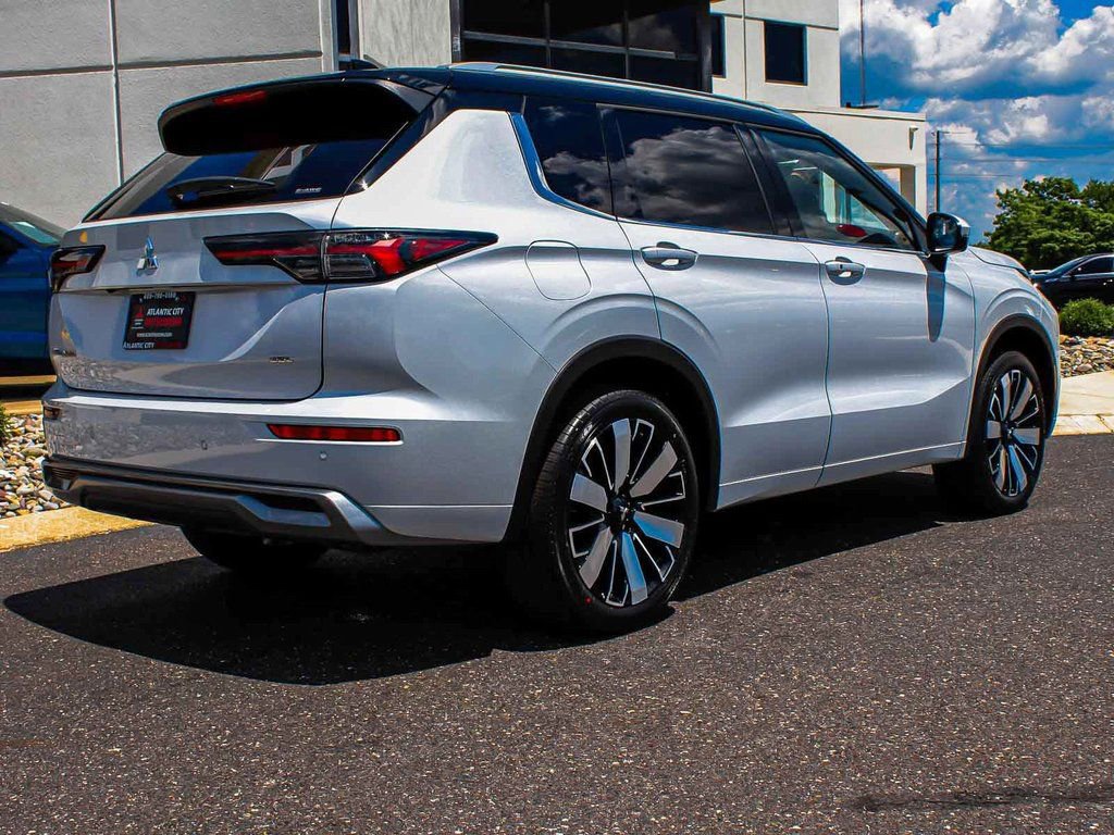 New 2025 Mitsubishi Outlander SEL image 6
