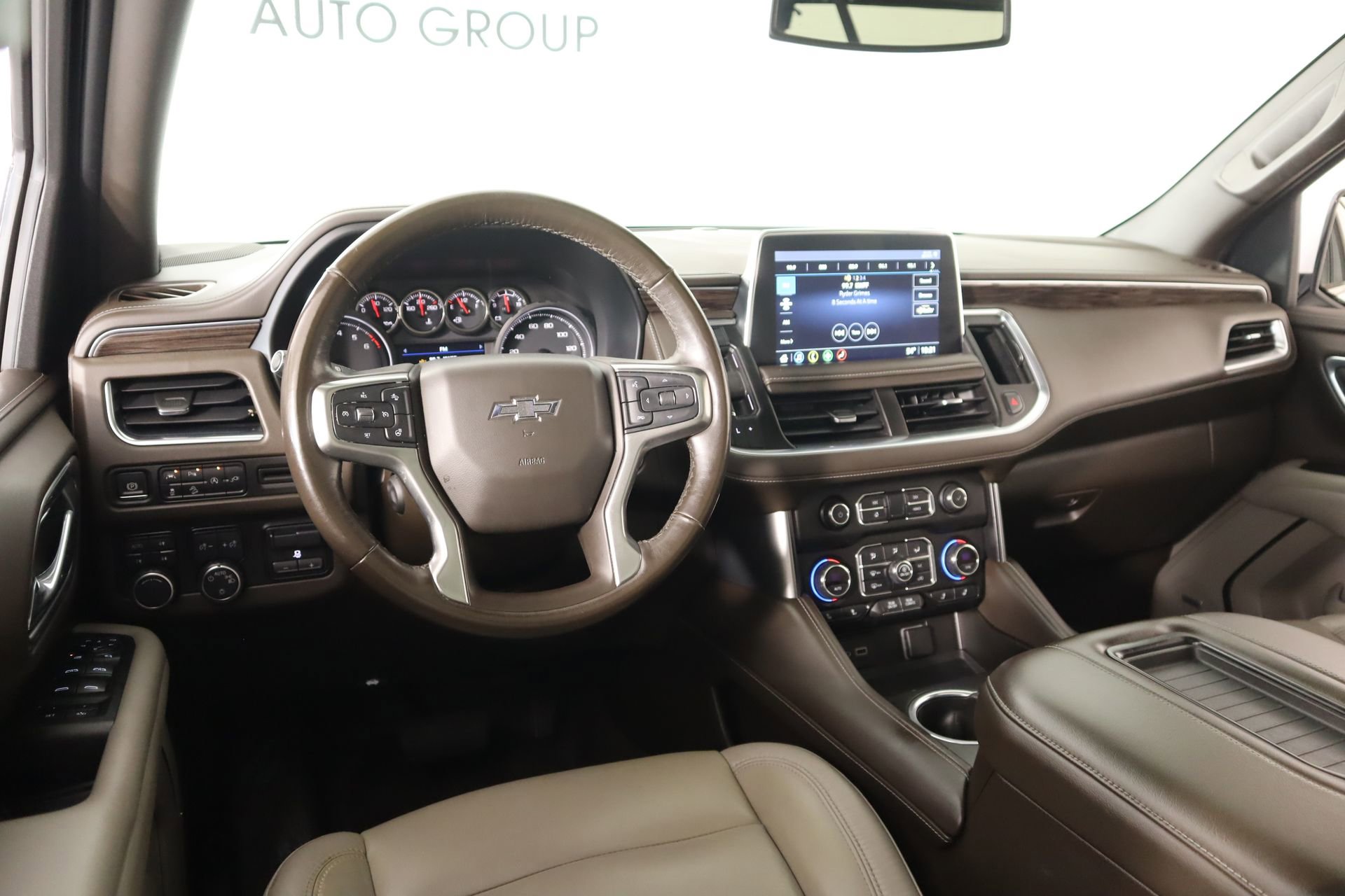 Used 2021 Chevrolet Tahoe Z71 w/ Z71 Signature Package AWD/4WD image 2