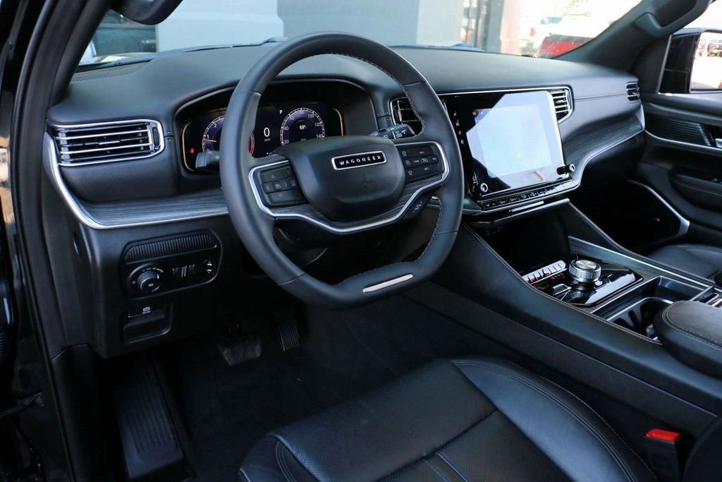 Used 2024 Jeep Wagoneer L Series II image 18