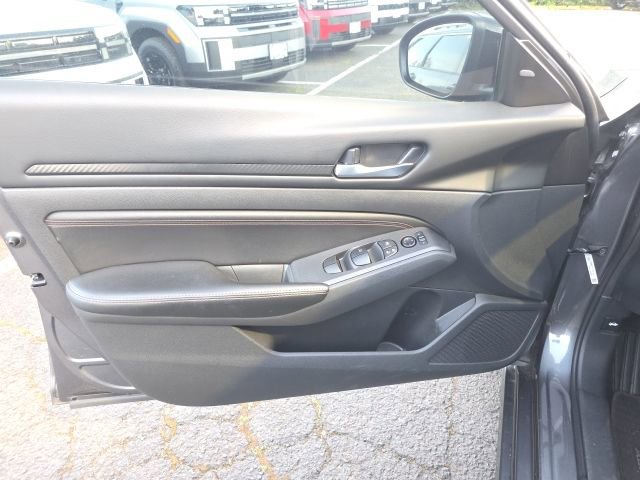 Used 2022 Nissan Altima 2.5 SR AWD/4WD image 8