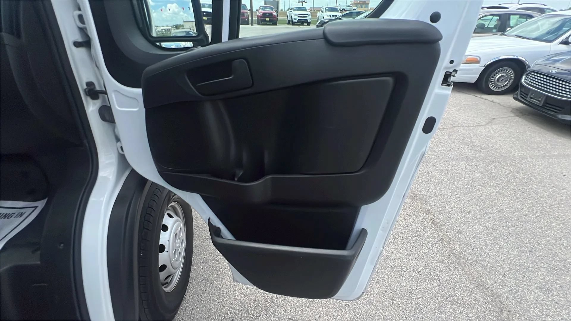 Used 2023 RAM ProMaster 2500 FWD image 31