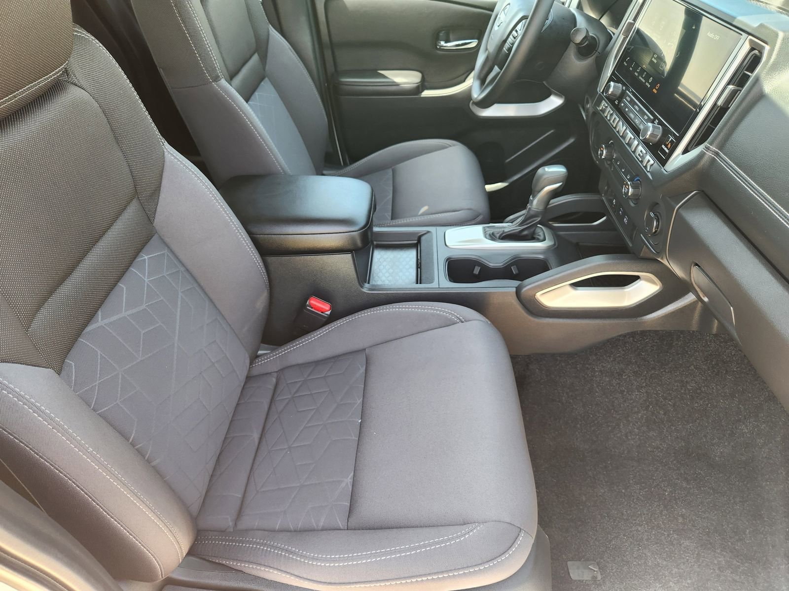 Used 2025 Nissan Frontier SV RWD image 17