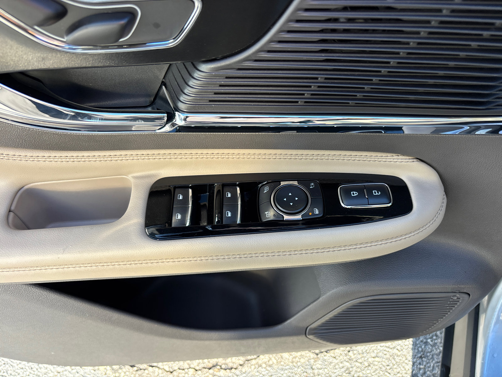 Certified 2022 Lincoln Corsair FWD image 13