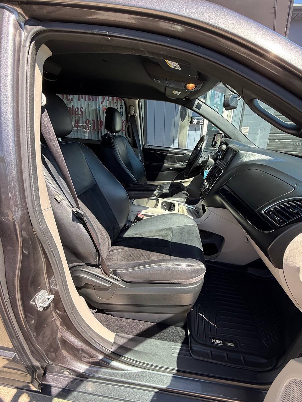 Used 2017 Dodge Grand Caravan SXT FWD image 8