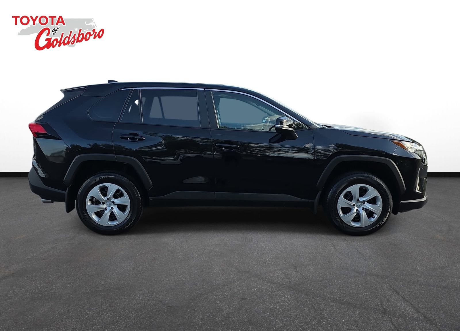 Used 2025 Toyota RAV4 LE image 4