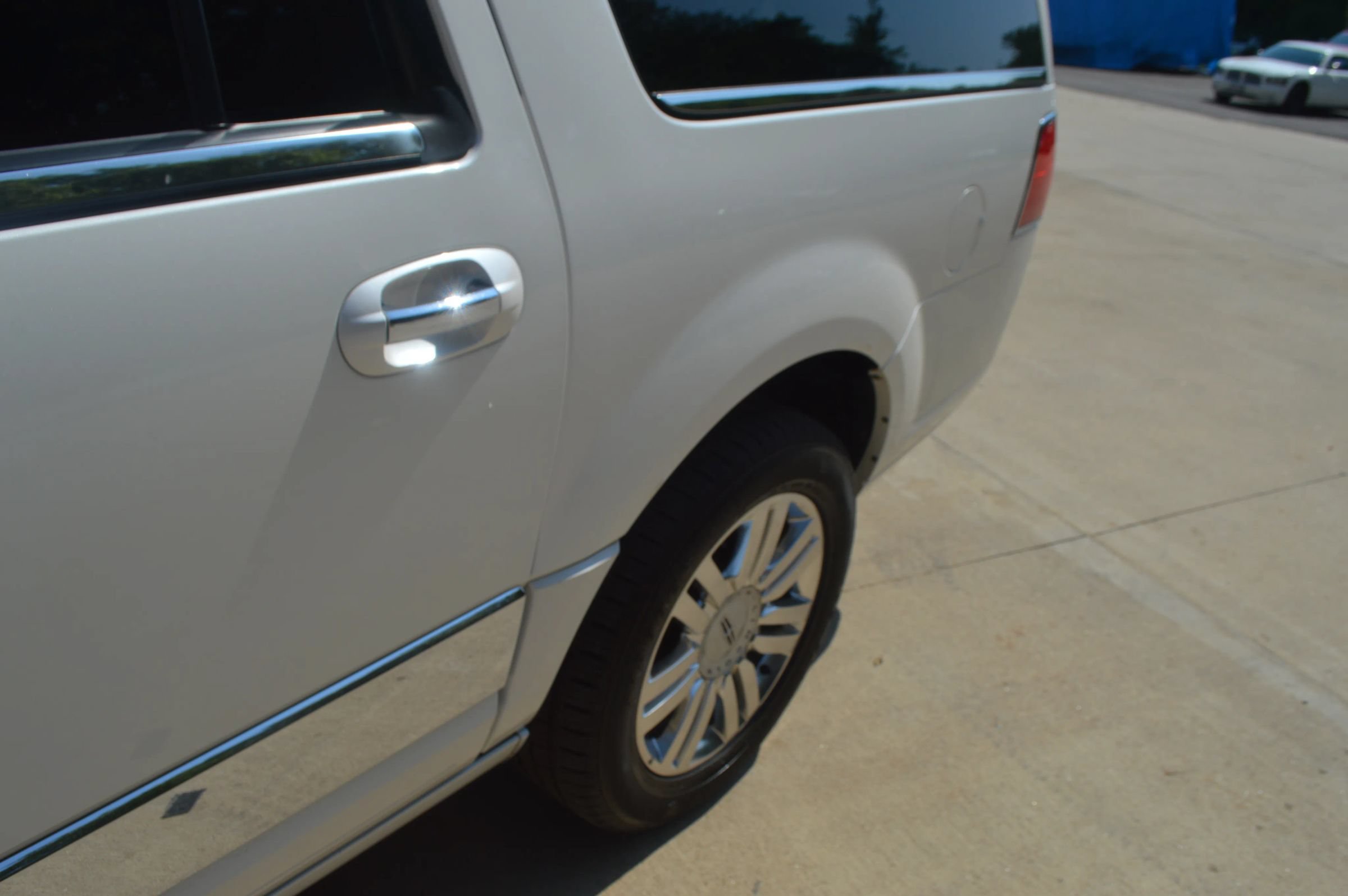 Used 2014 Lincoln Navigator L 4WD image 4