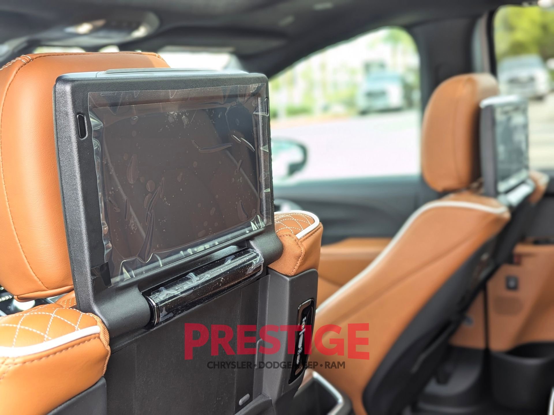 New 2026 Chrysler Pacifica Pinnacle w/ Trailer Tow Group AWD/4WD image 28