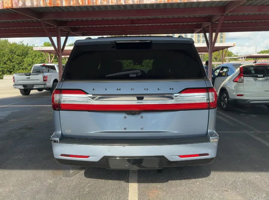 Used 2020 Lincoln Navigator L Black Label w/ Cargo Convenience Package image 3