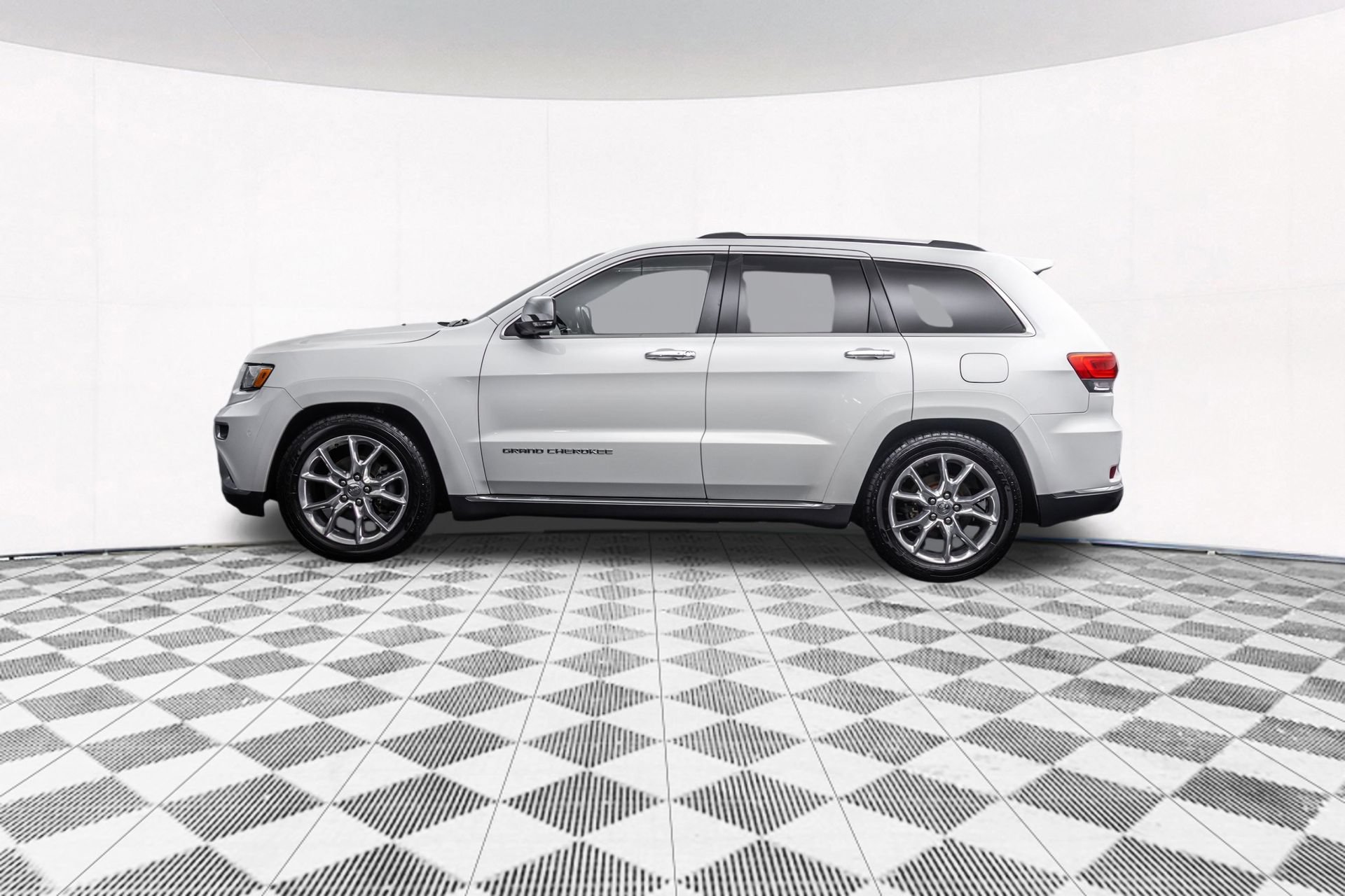 Used 2016 Jeep Grand Cherokee Summit AWD/4WD image 7