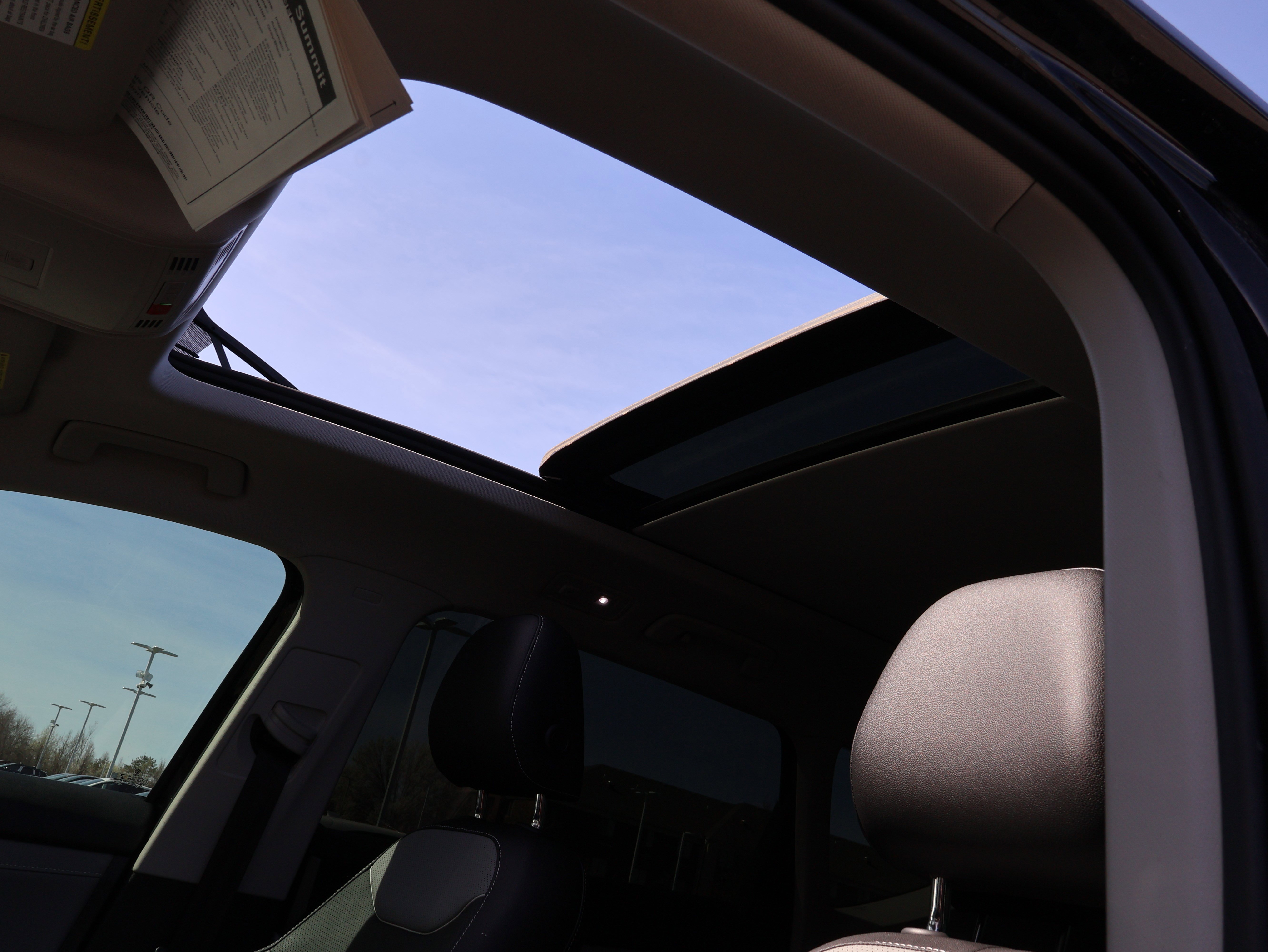 Used 2023 Volkswagen Taos SEL image 40