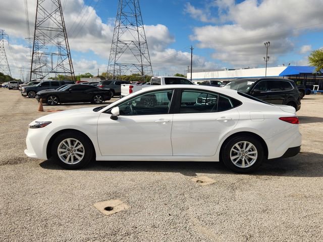 Used 2025 Toyota Camry LE image 4
