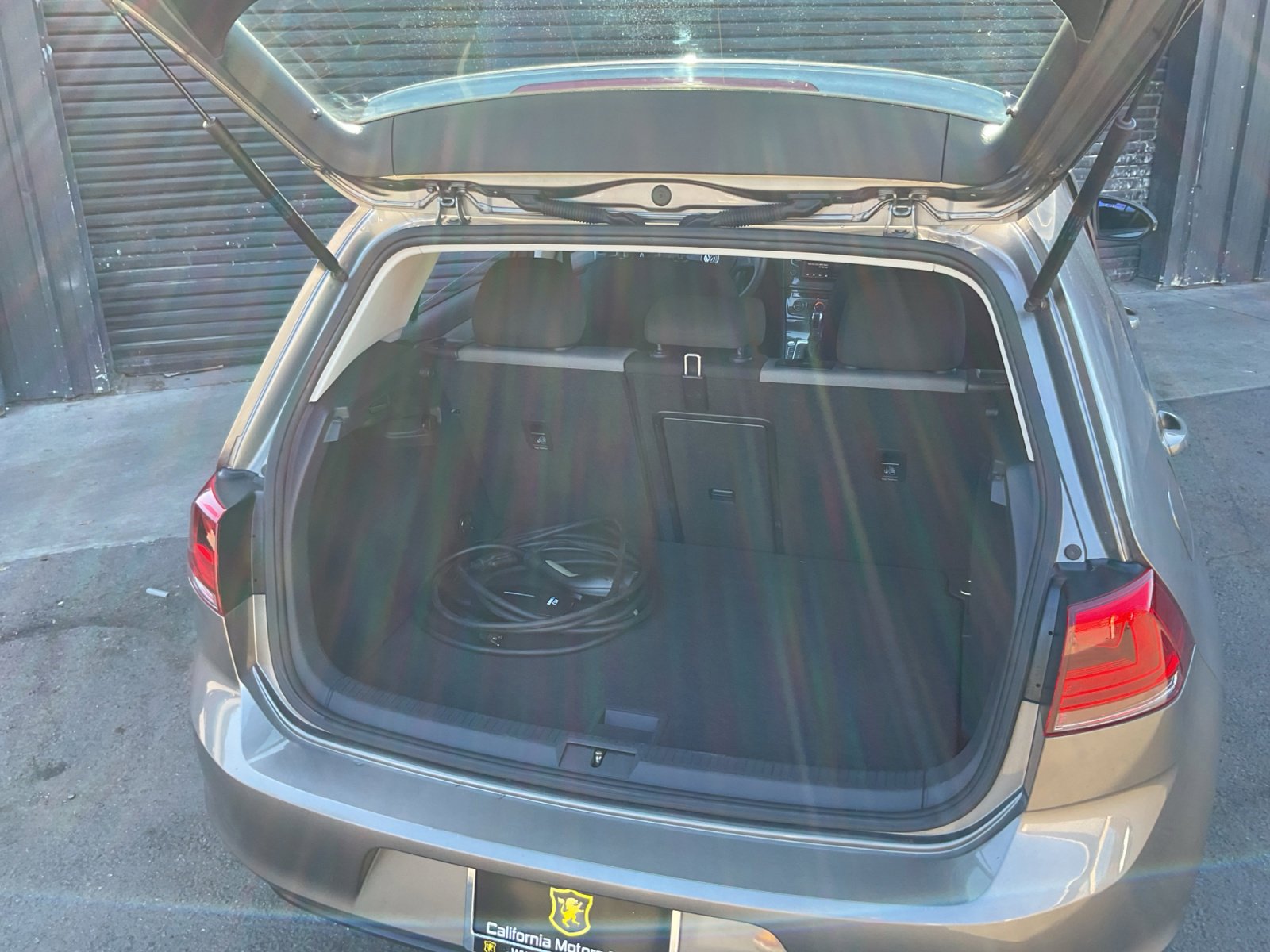 Used 2016 Volkswagen e-Golf SE w/ DC Fast Charging Package image 27