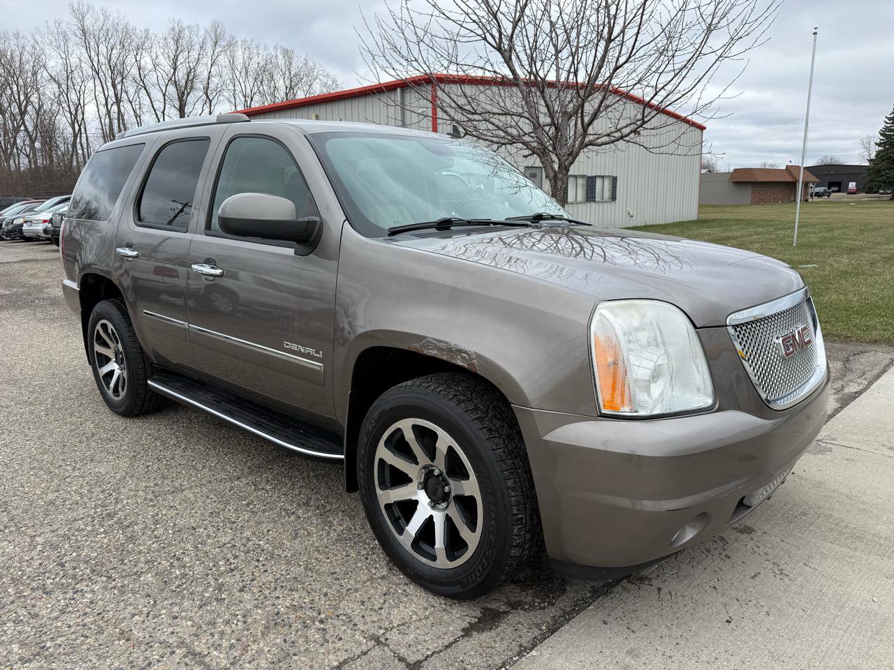 Used 2011 GMC Yukon Denali image 3