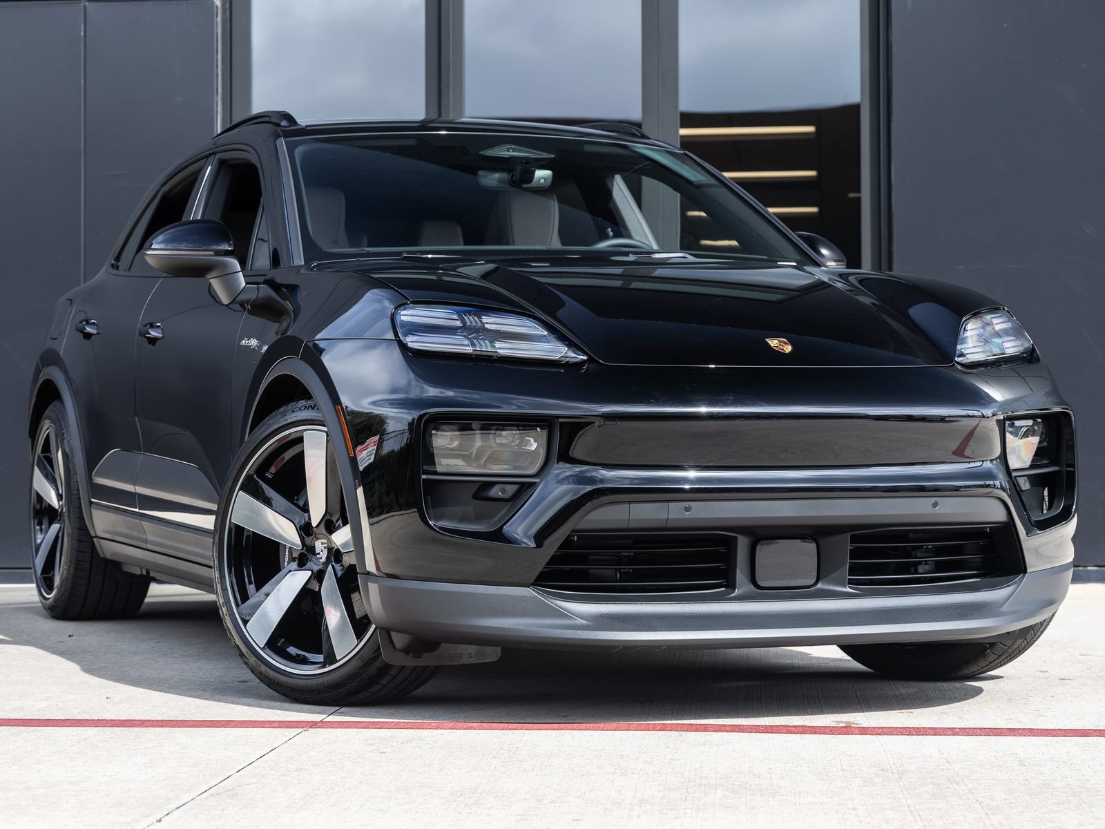 Certified 2025 Porsche Macan Electric RWD image 6