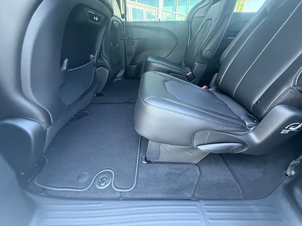 New 2026 Chrysler Pacifica Select image 27