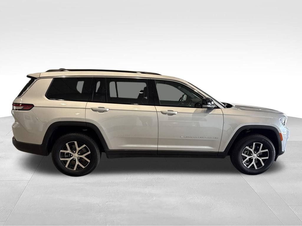 Used 2025 Jeep Grand Cherokee L Limited w/ Trailer Tow Package AWD/4WD image 8