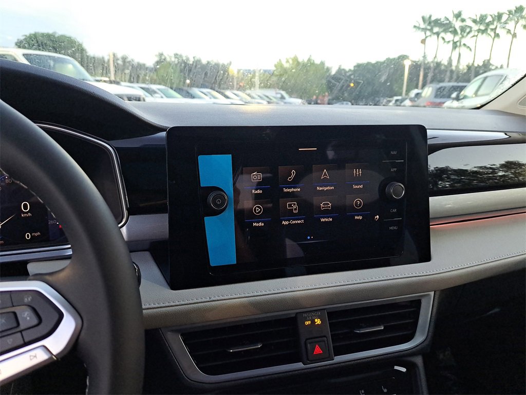 New 2025 Volkswagen Taos SEL image 9