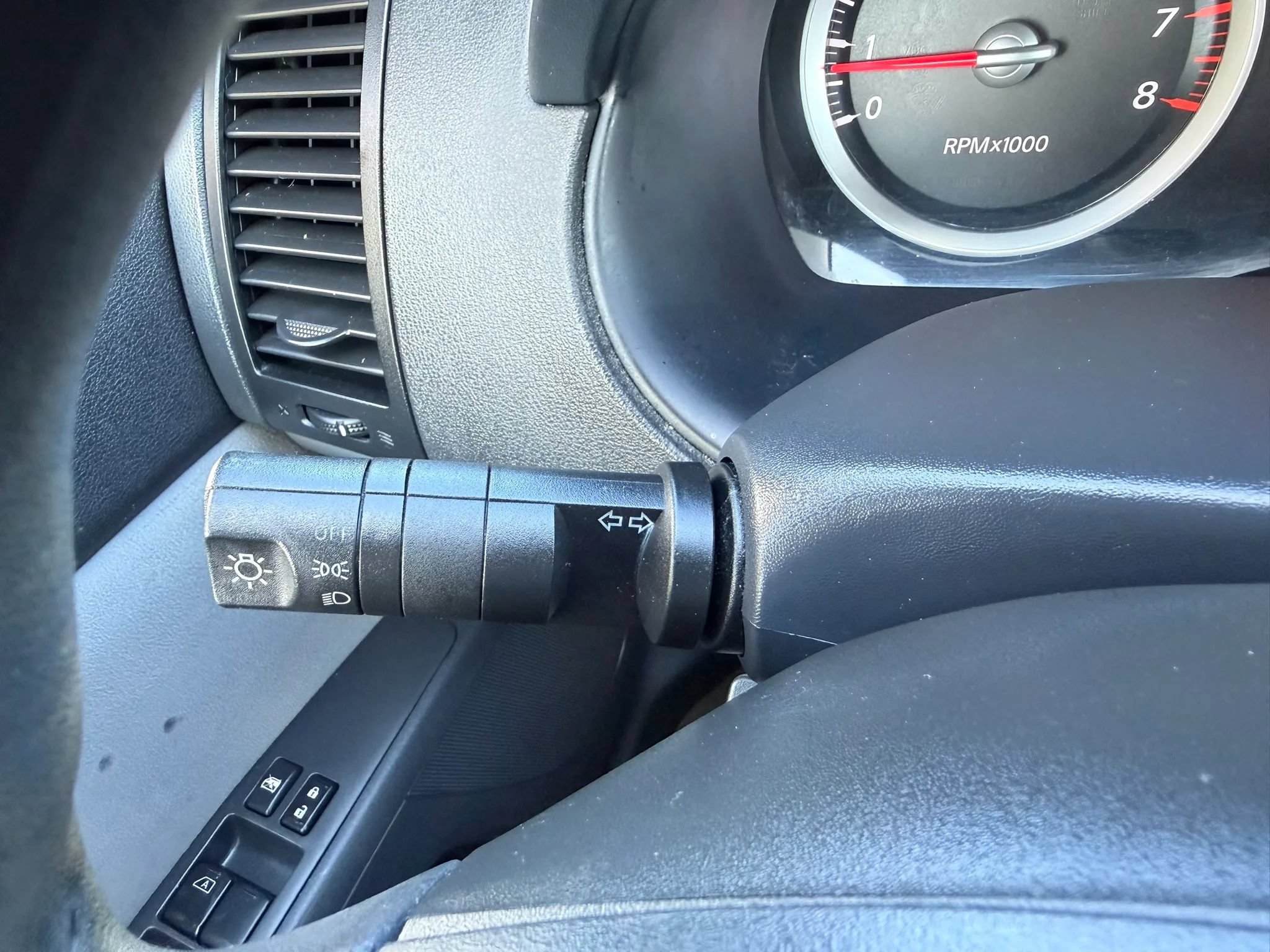 Used 2010 Nissan Sentra 2.0 FWD image 13