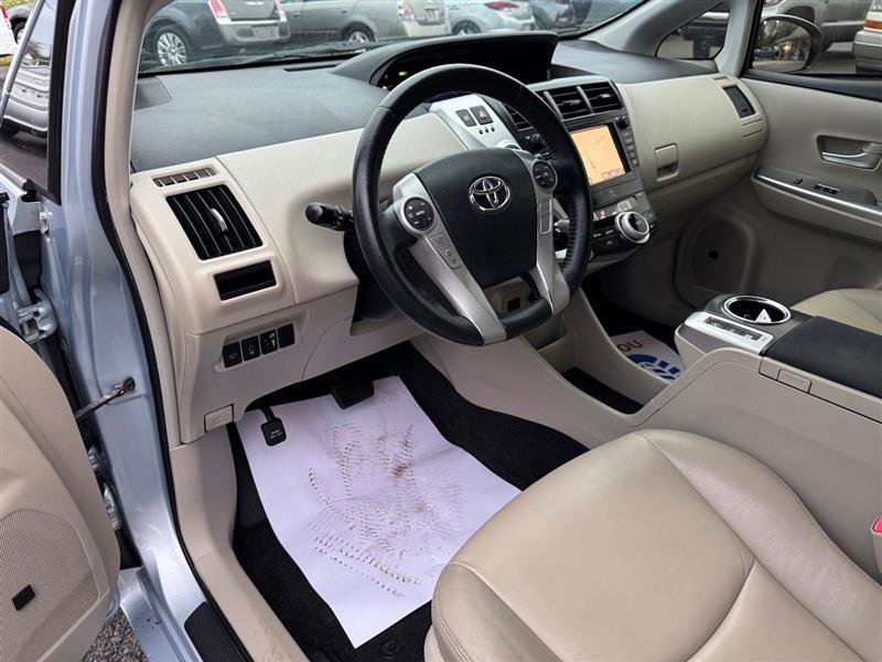 Used 2014 Toyota Prius V Five image 33