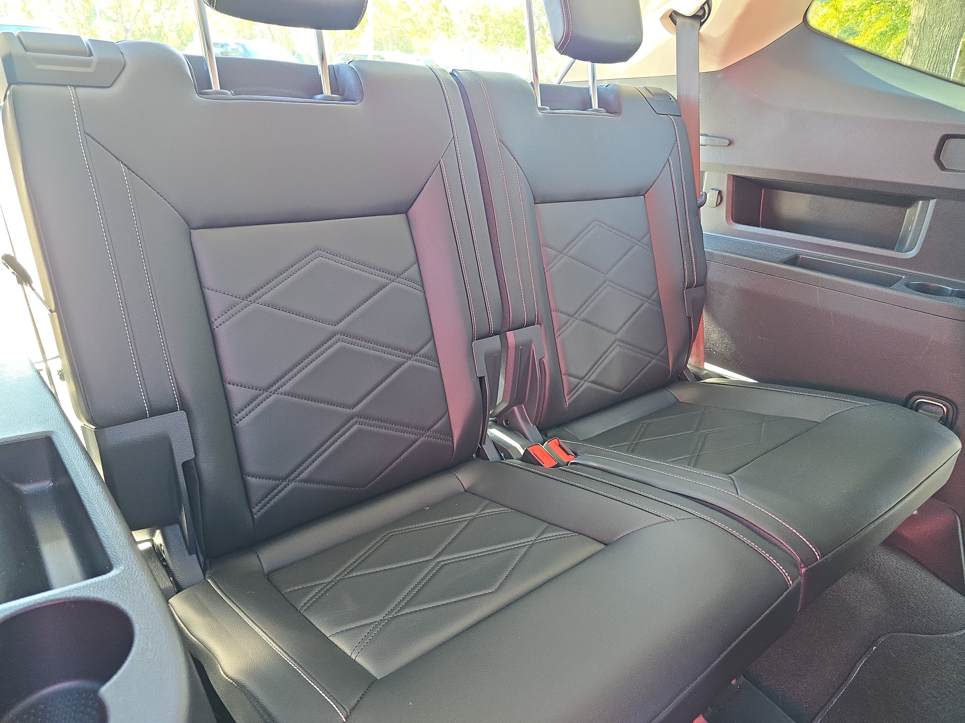 Used 2024 Volkswagen Atlas SE AWD/4WD image 12