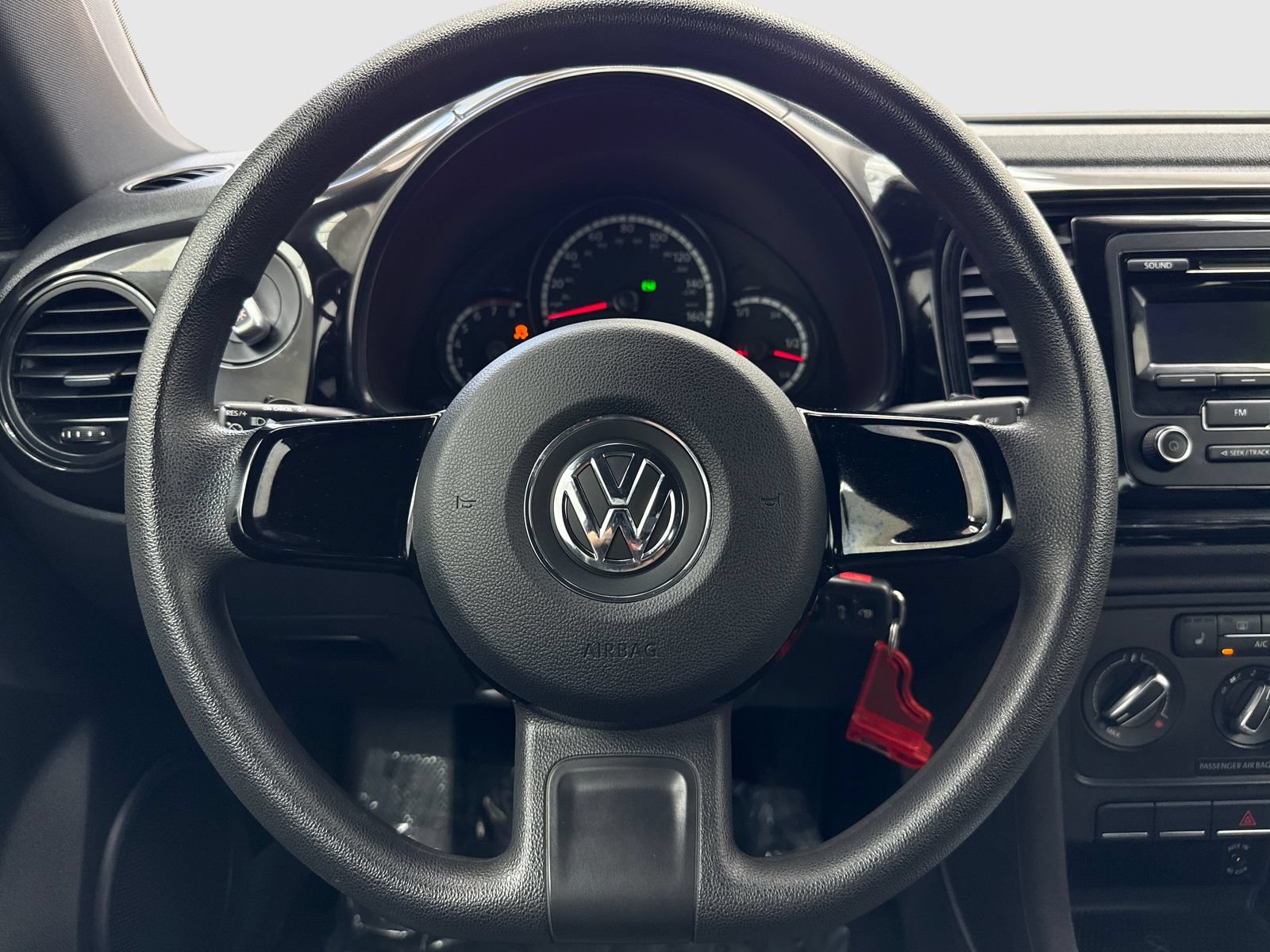 Used 2015 Volkswagen Beetle 1.8T Classic FWD image 19