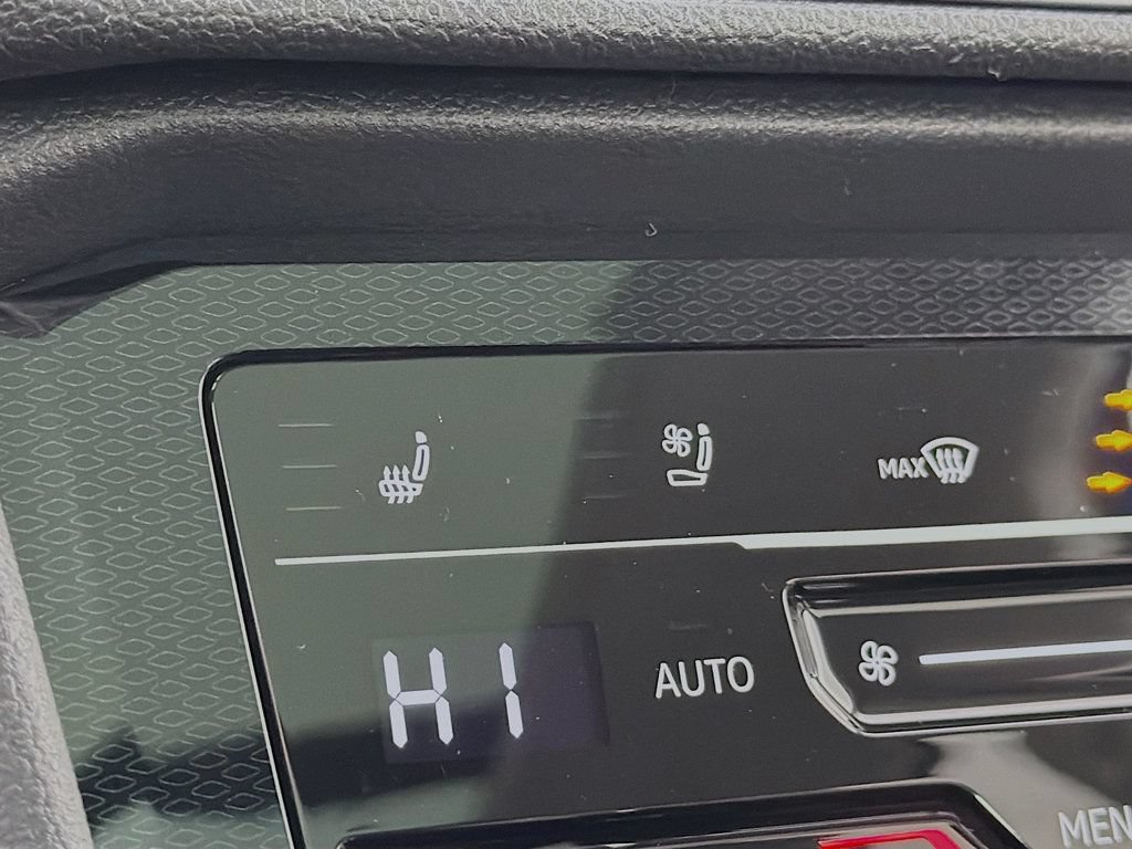 Certified 2025 Volkswagen Taos SEL AWD/4WD image 21