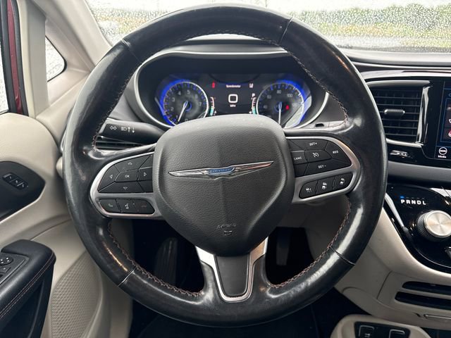 Used 2020 Chrysler Pacifica Touring-L w/ Advanced Safetytec Group FWD image 20